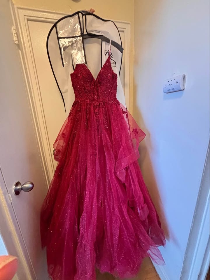 Beautiful Red Prom Dress - photo 3