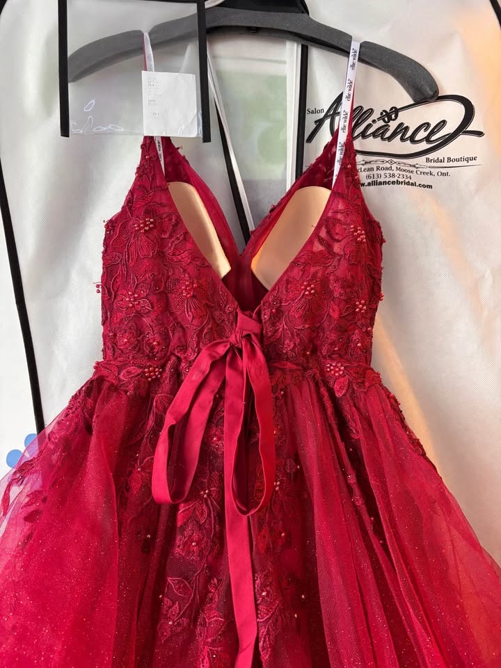 Beautiful Red Prom Dress - photo 4
