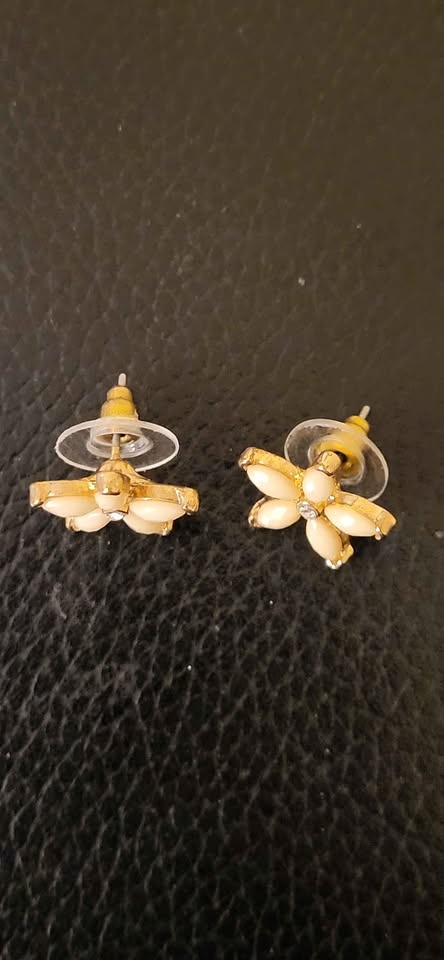 Gold tone flower stud earrings with sparkle center - photo 2