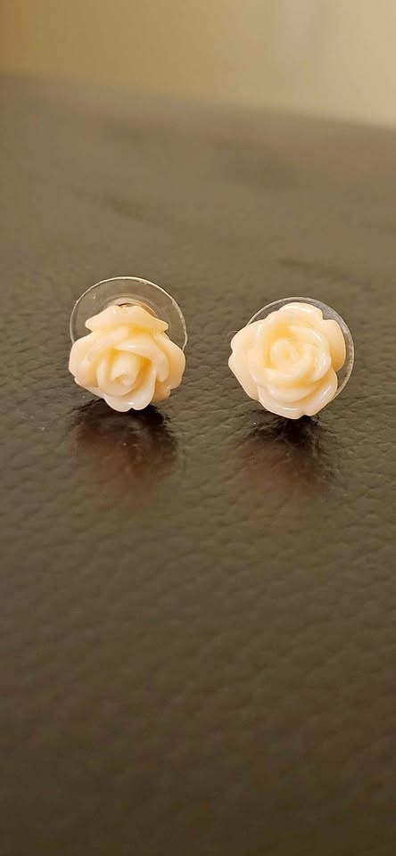 Cream rose stud earrings