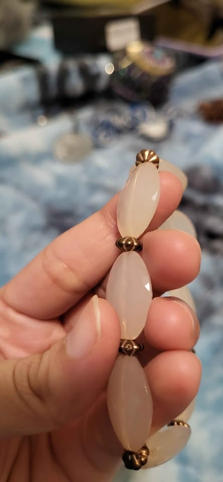 Light Oval Beaded Stretch Bracelet - photo 2