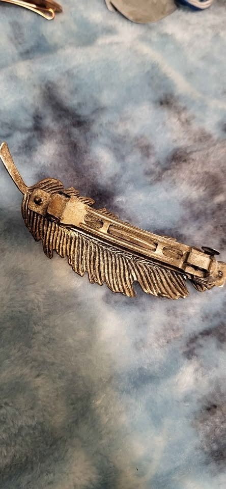Metallic Feather Hair Clip - photo 2