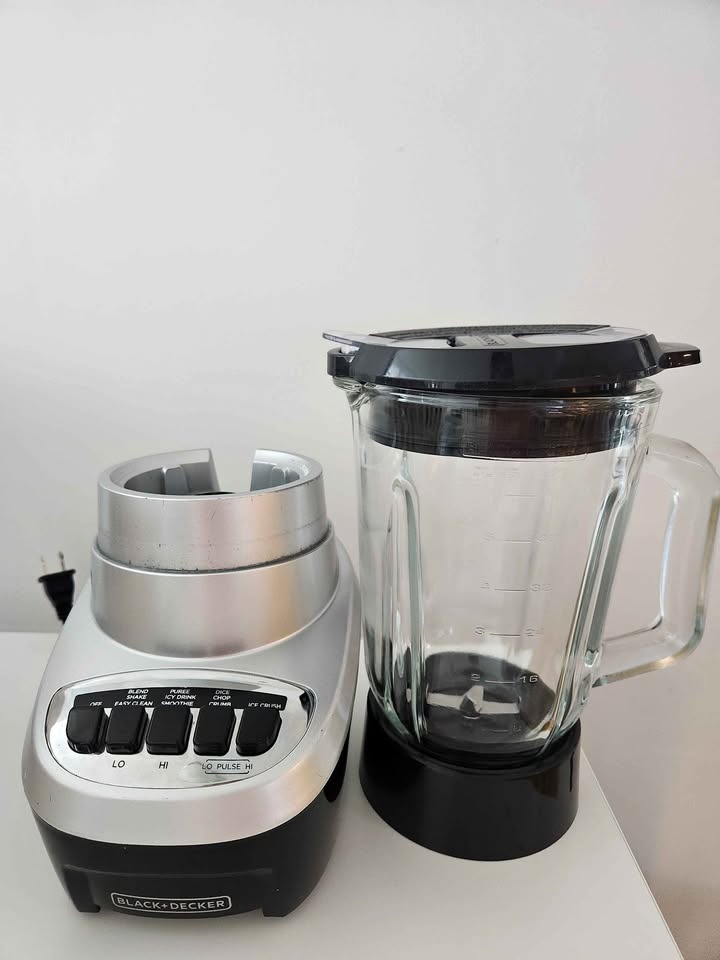 Black & Decker Blender with glass jar