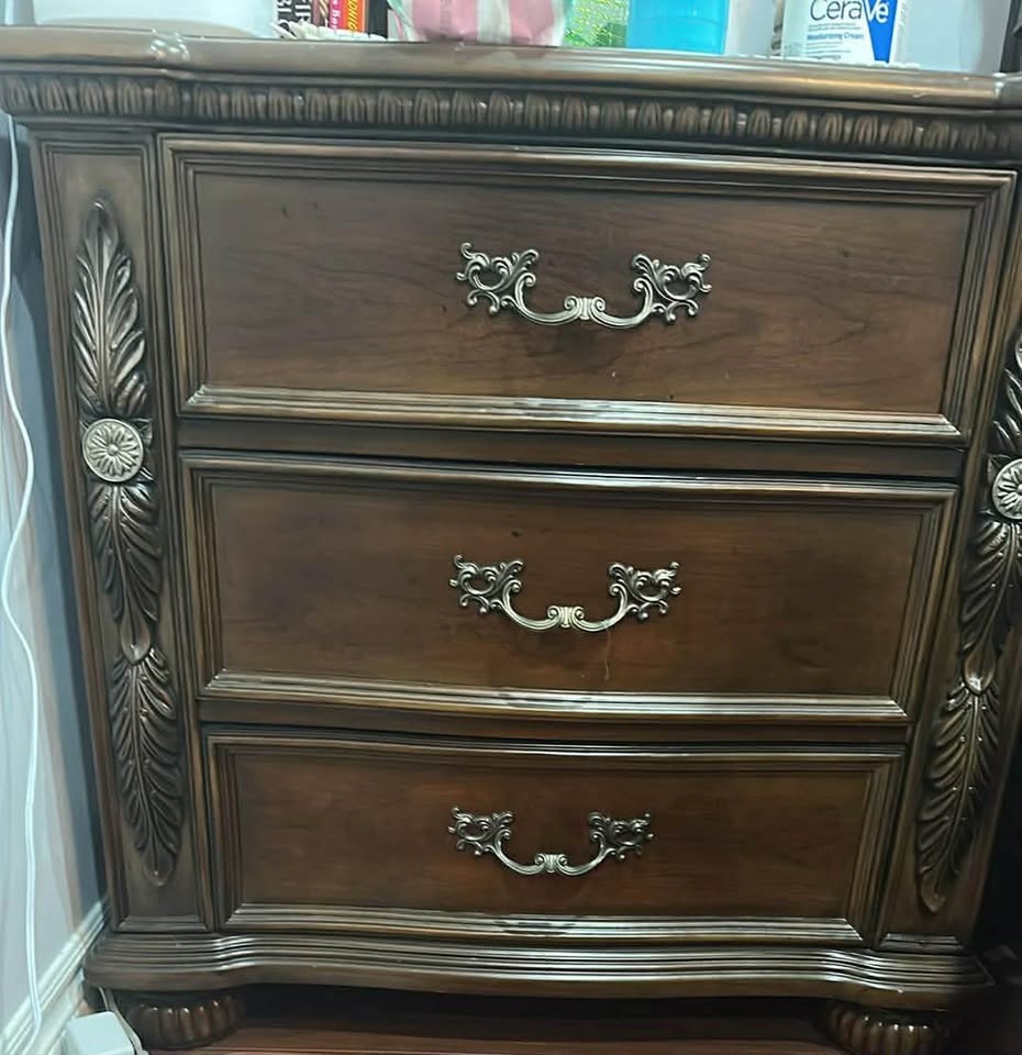 King Bed and 2 Matching Side Tables - photo 2