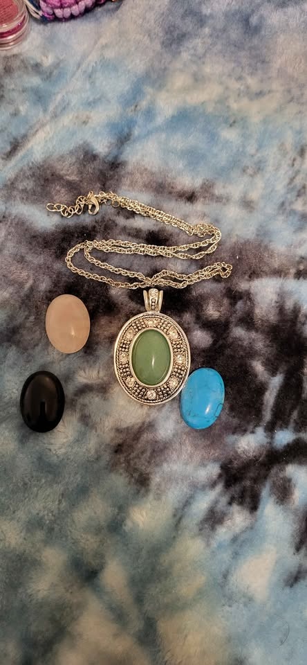 Silver tone necklace with interchangeable stone pendant and 4 st - photo 3