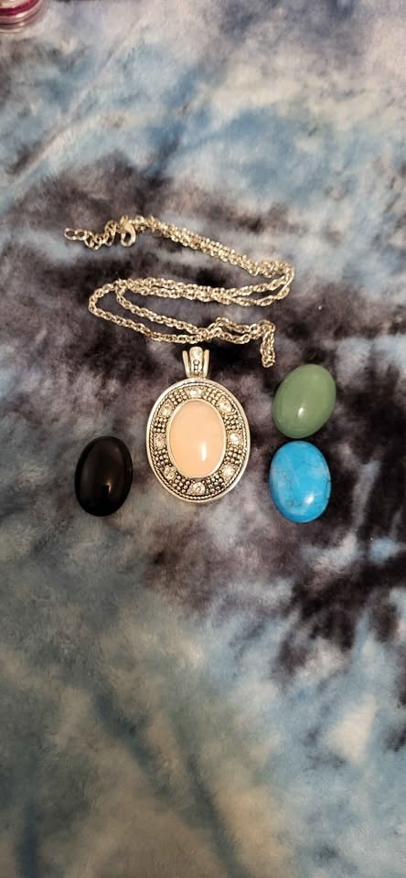 Silver tone necklace with interchangeable stone pendant and 4 st - photo 4