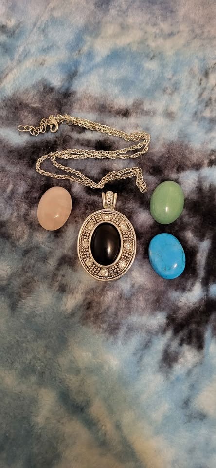 Silver tone necklace with interchangeable stone pendant and 4 st - photo 5
