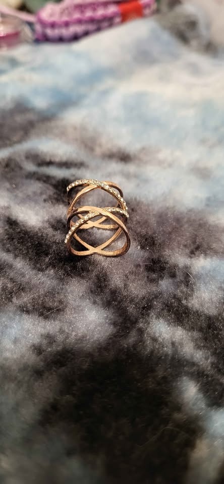 Gold Criss Cross Rhinestone Ring - photo 2
