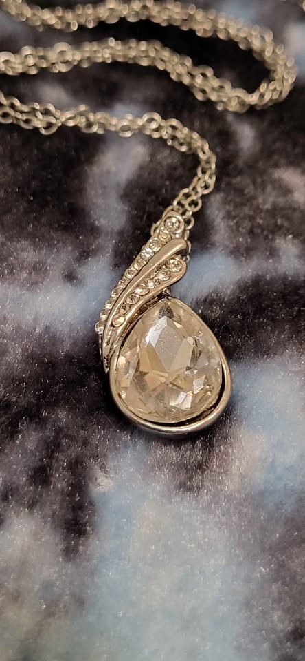Silver-tone necklace with sparkly teardrop pendant - photo 2