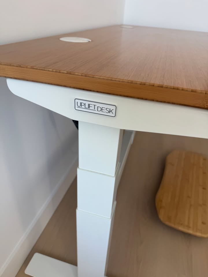 UPLIFT Standing Desk (60" x 30" Bamboo Curve) + Accessories - photo 5