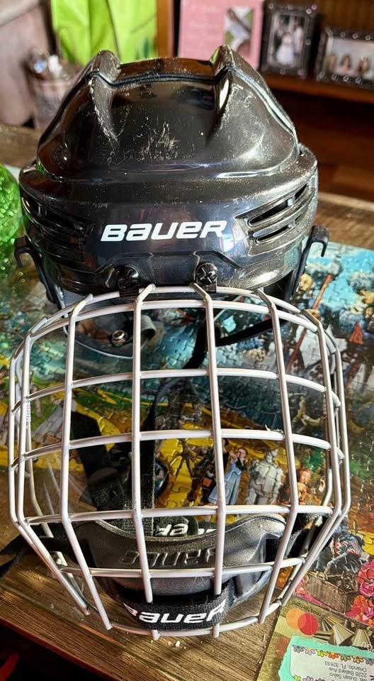 Bauer Hockey Helmet - photo 3
