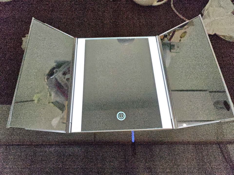 Make up mirror with led light - photo 3