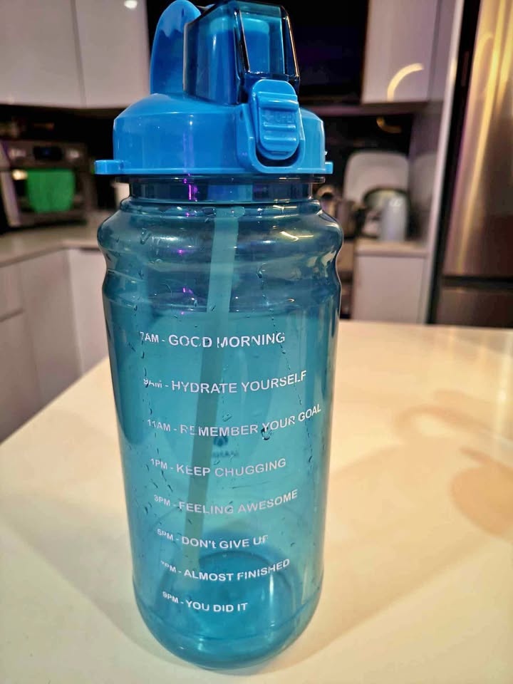 Extra large capacity water bottle