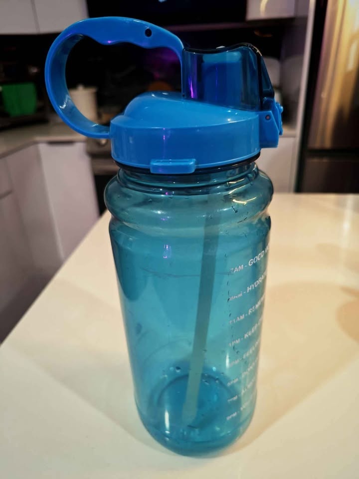Extra large capacity water bottle - photo 2