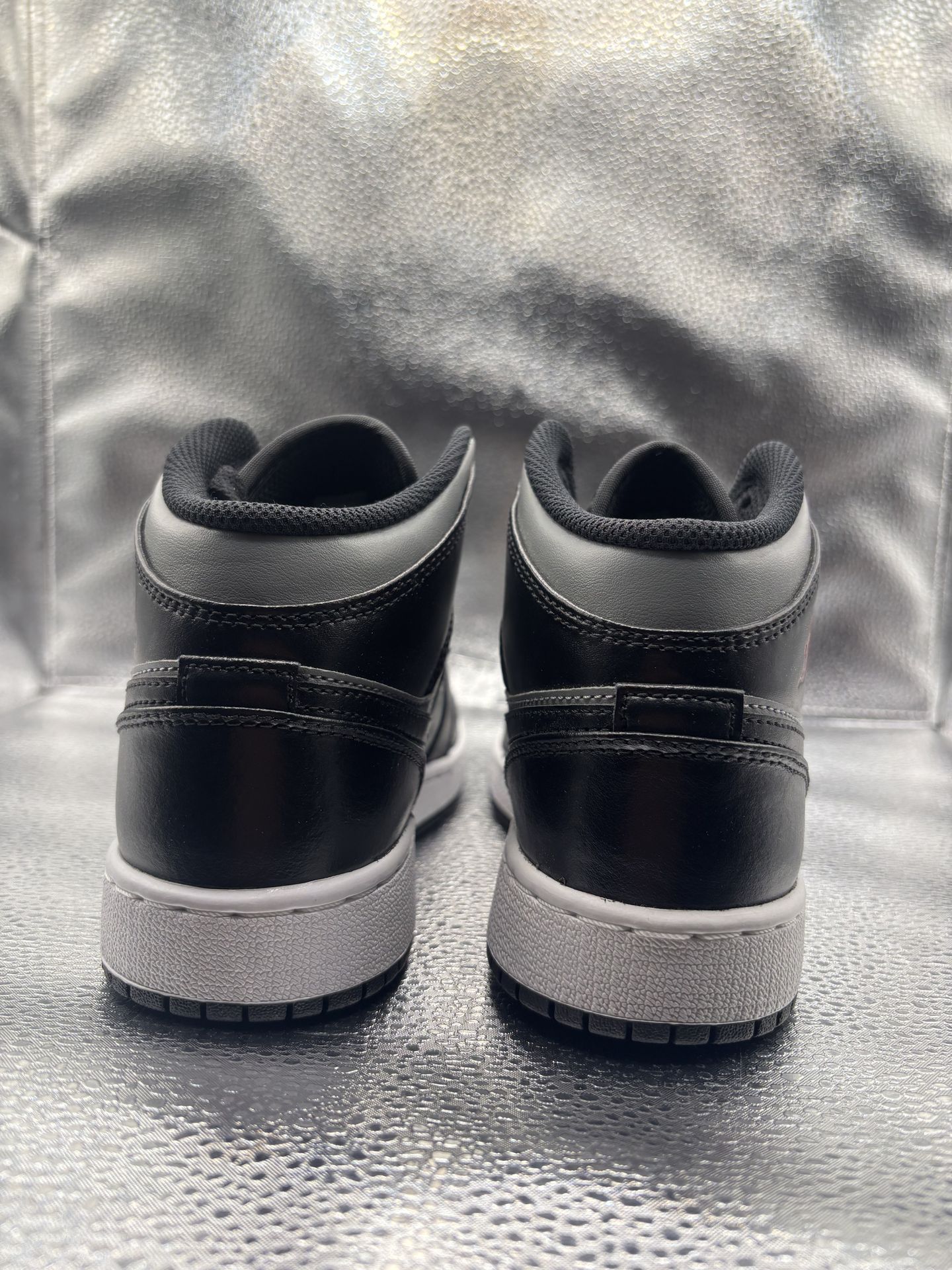 Air Jordan 1 Mid Shadow Red GS - photo 4