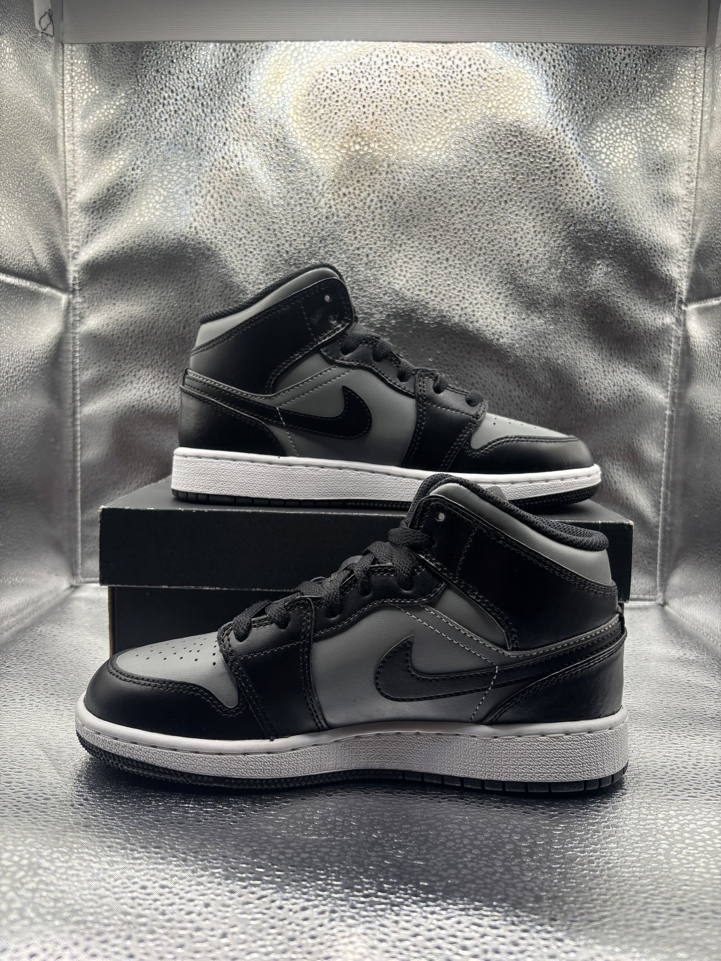 Air Jordan 1 Mid Shadow Red GS - photo 5