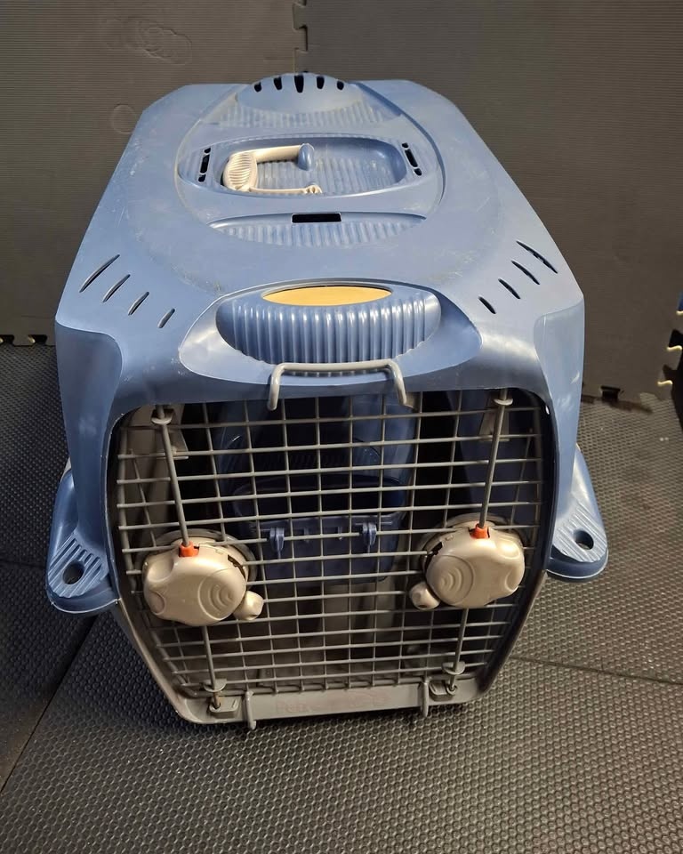 Dog Carrier - great for traveling - photo 2