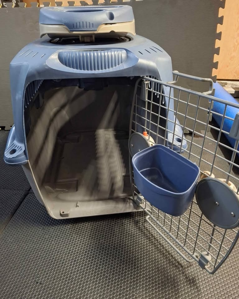 Dog Carrier - great for traveling - photo 3