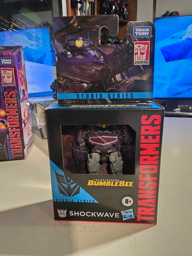 Core class Studio Series Shockwave