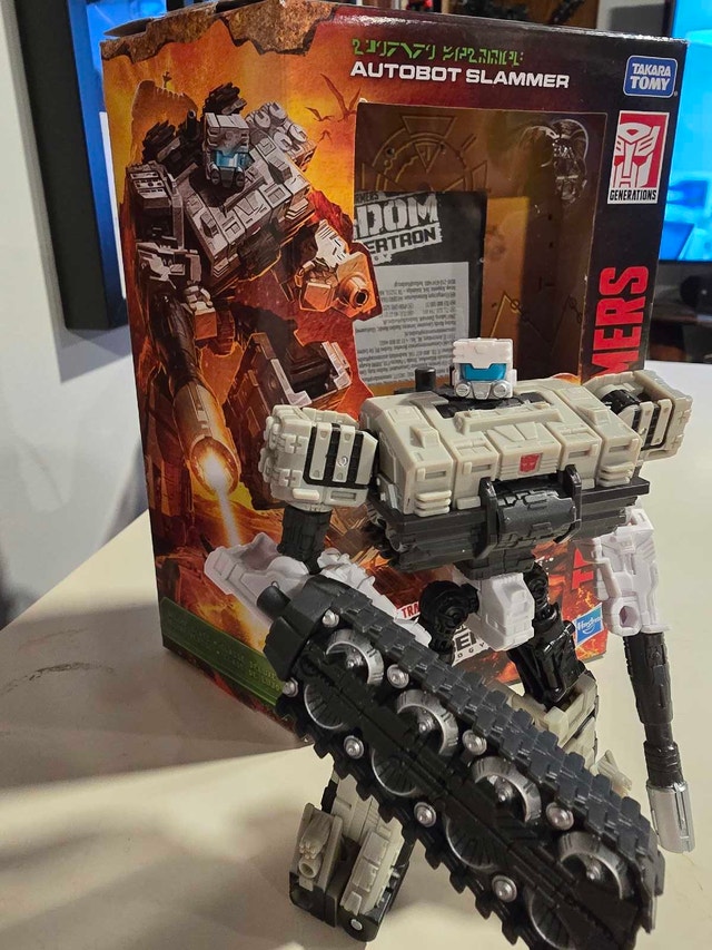 Transformers Generations War for Cybertron Kingdom Autobot Slamm - photo 3