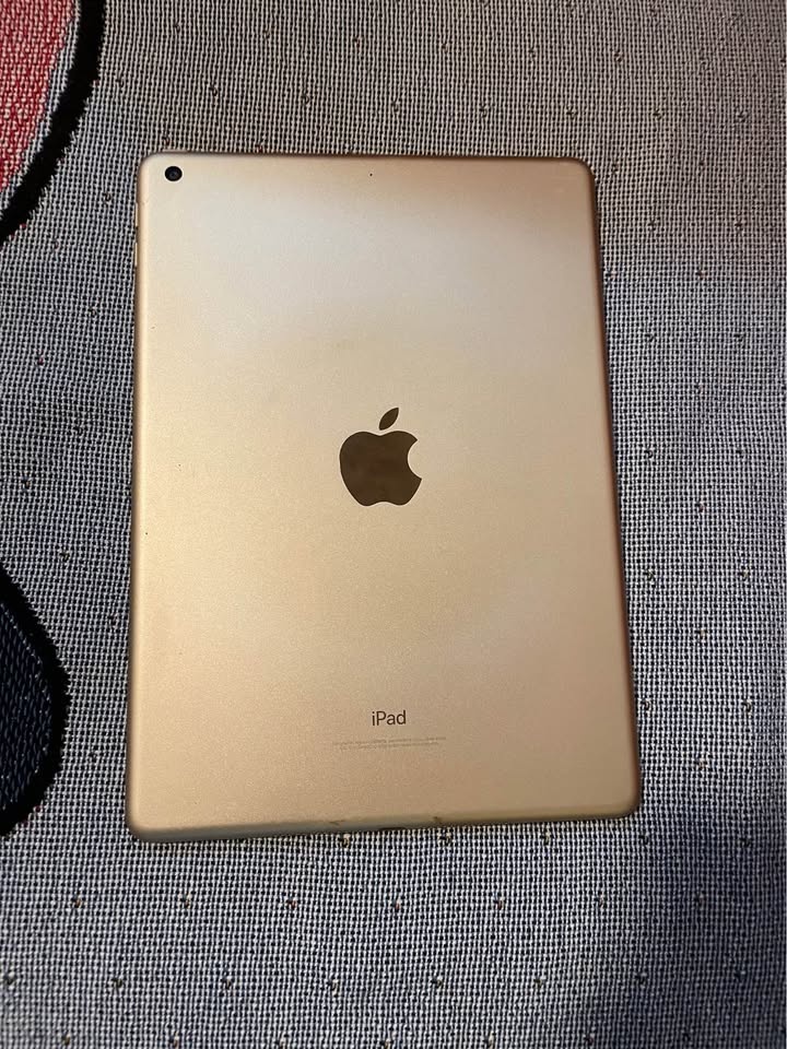 iPad - 5th Gen - photo 2