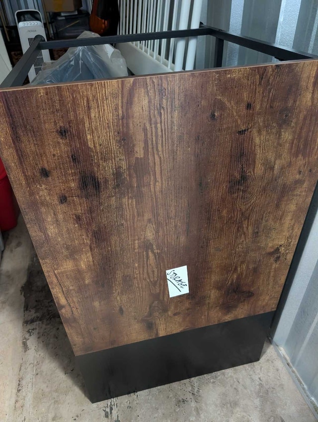 Rustic Wood & Black Metal Desk – Great Condition - photo 2