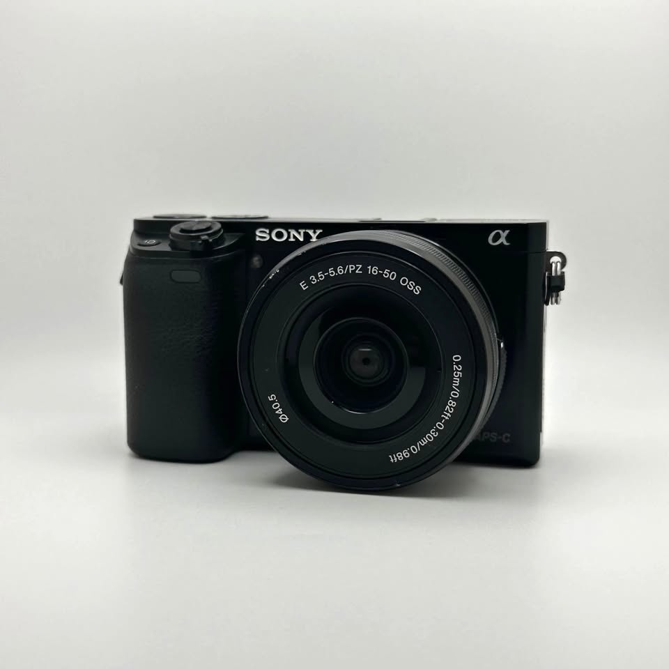 Sony a6000 w/ 16-50mm Kit Lens Bundle