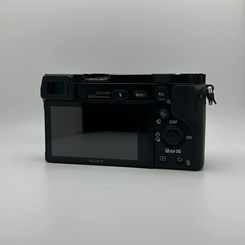 Sony a6000 w/ 16-50mm Kit Lens Bundle - photo 2