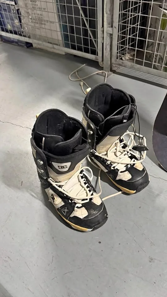 snowboard & shoes thumbnail