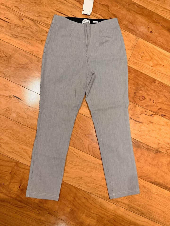 BNWT Woman Pant Size 2