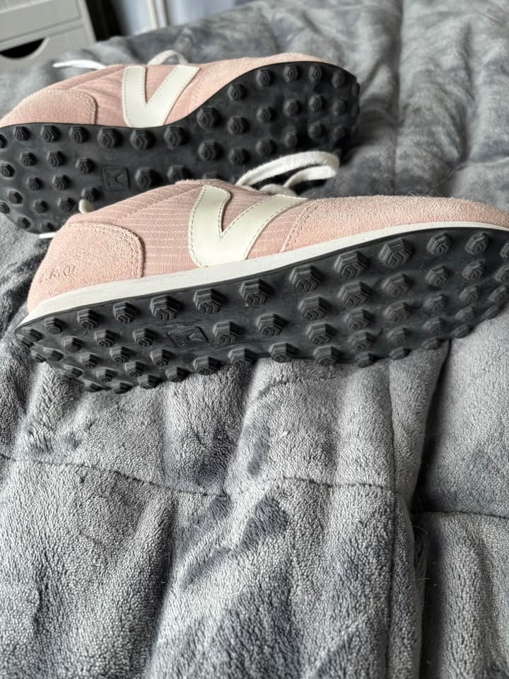 Veja Women’s Sneakers - photo 2