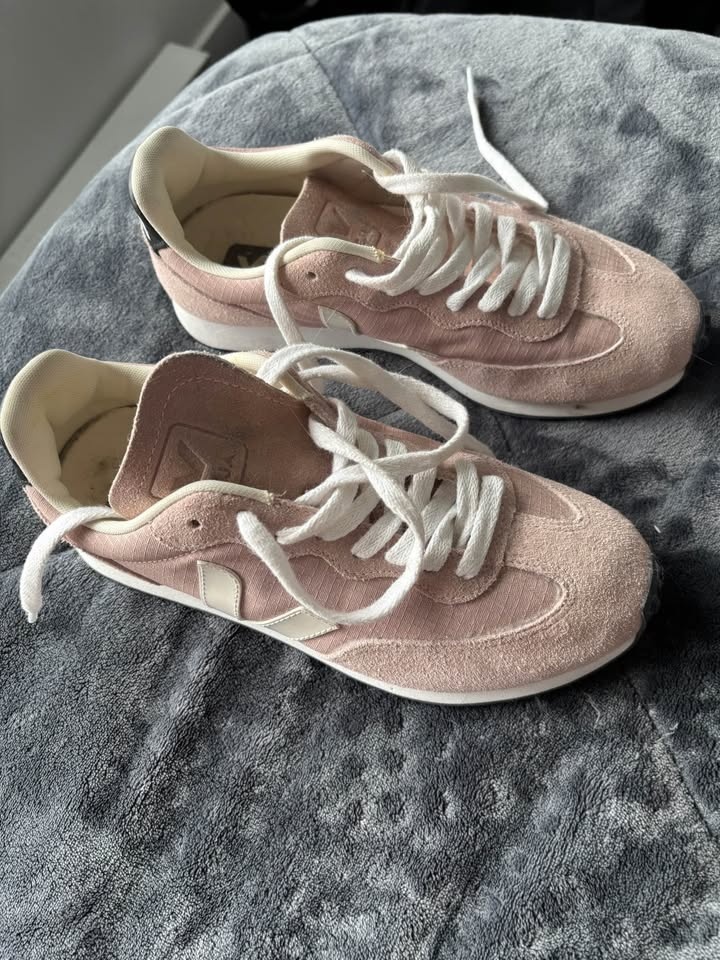 Veja Women’s Sneakers - photo 3