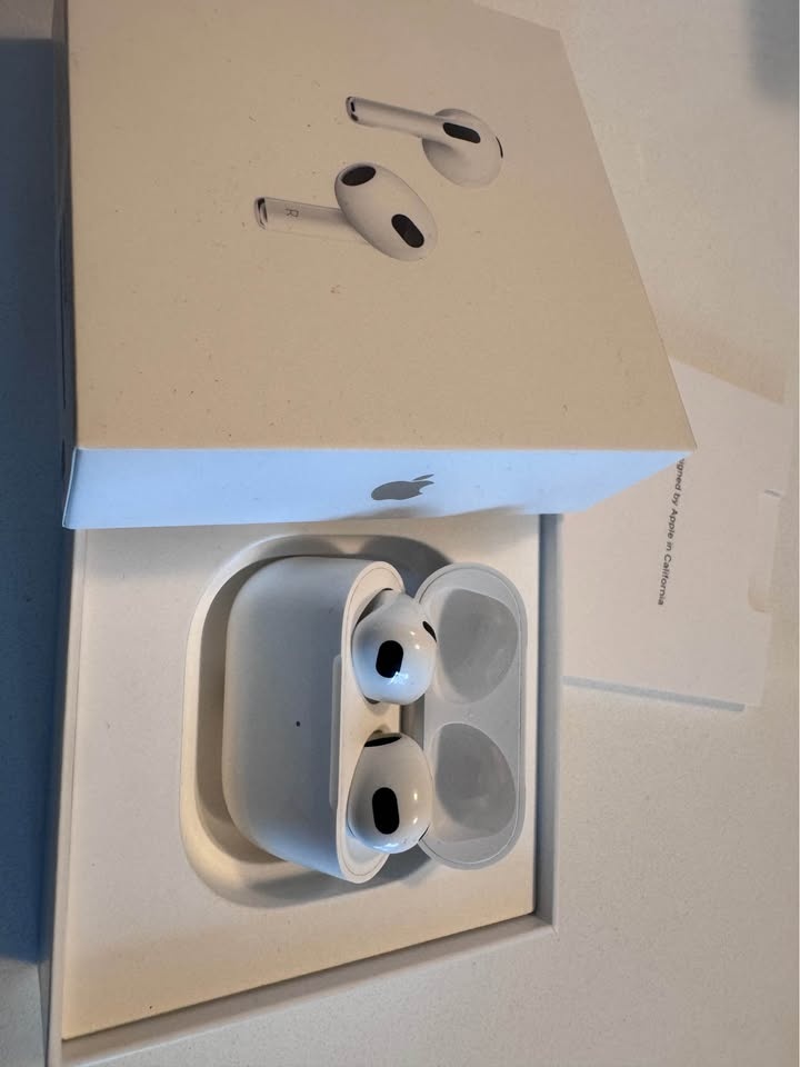 Apple AirPods 3 - photo 2
