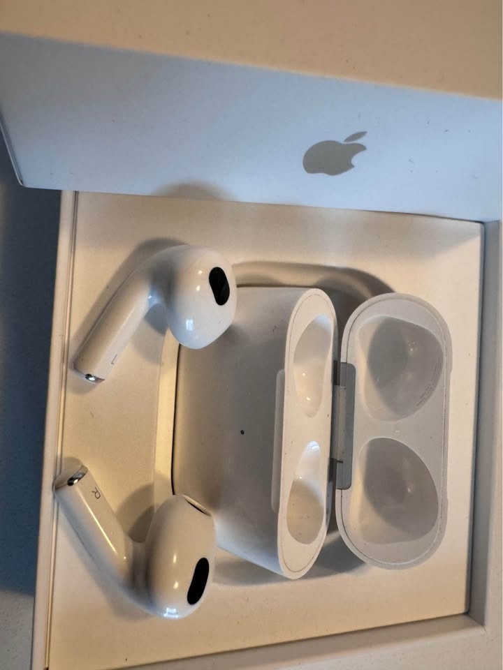 Apple AirPods 3 - photo 3