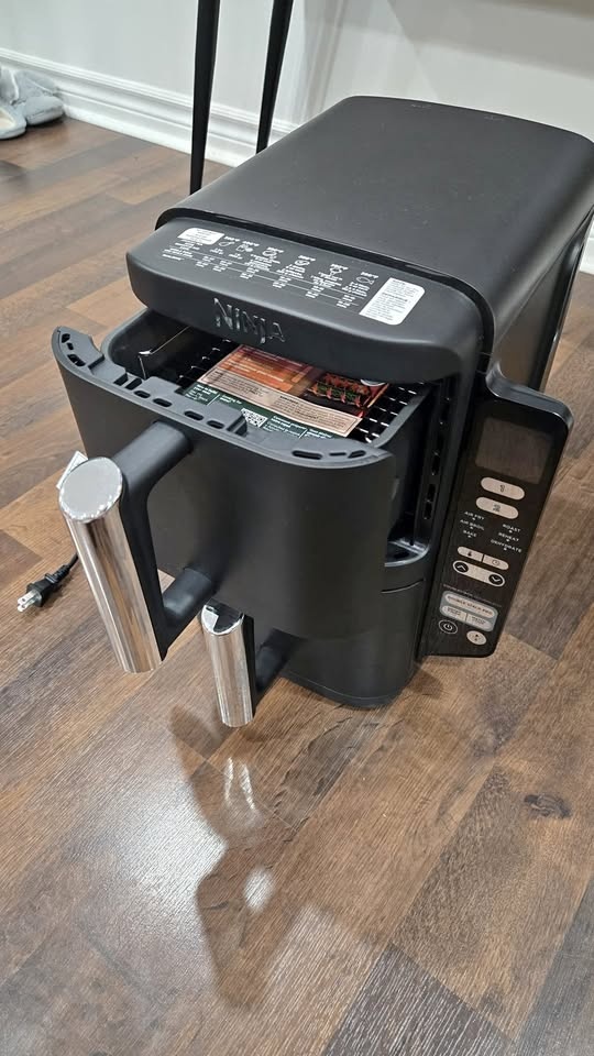 Brand New Ninja DoubleStack 8qt 2-Basket Air Fryer