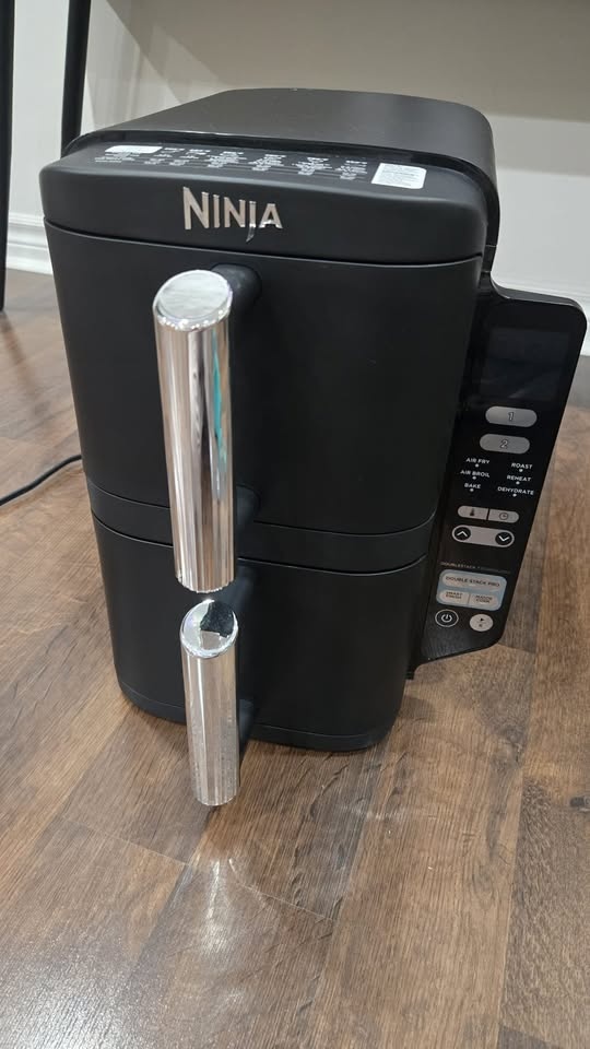Brand New Ninja DoubleStack 8qt 2-Basket Air Fryer - photo 2