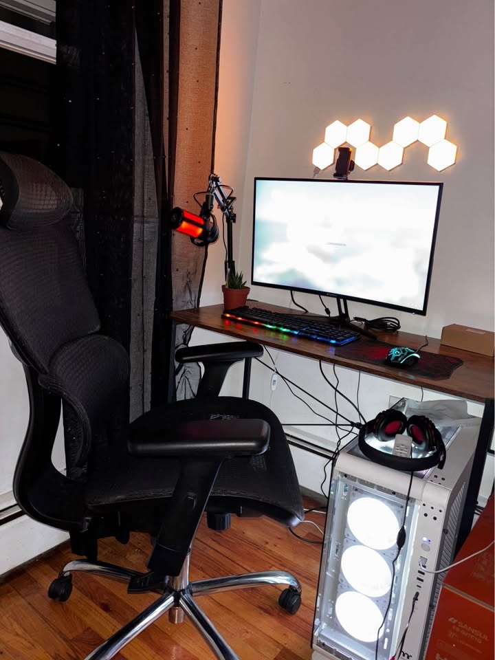 Gaming Desktop PC - Full Setup, Travel Sale, Lightly Used - photo 4