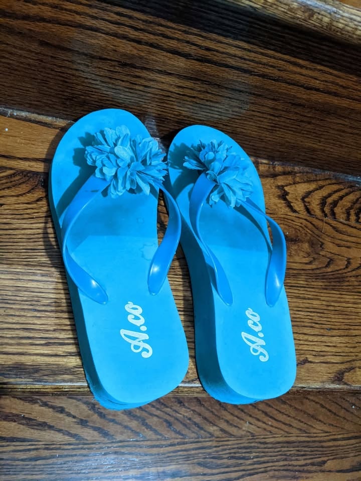 Summer flip-flops - photo 2
