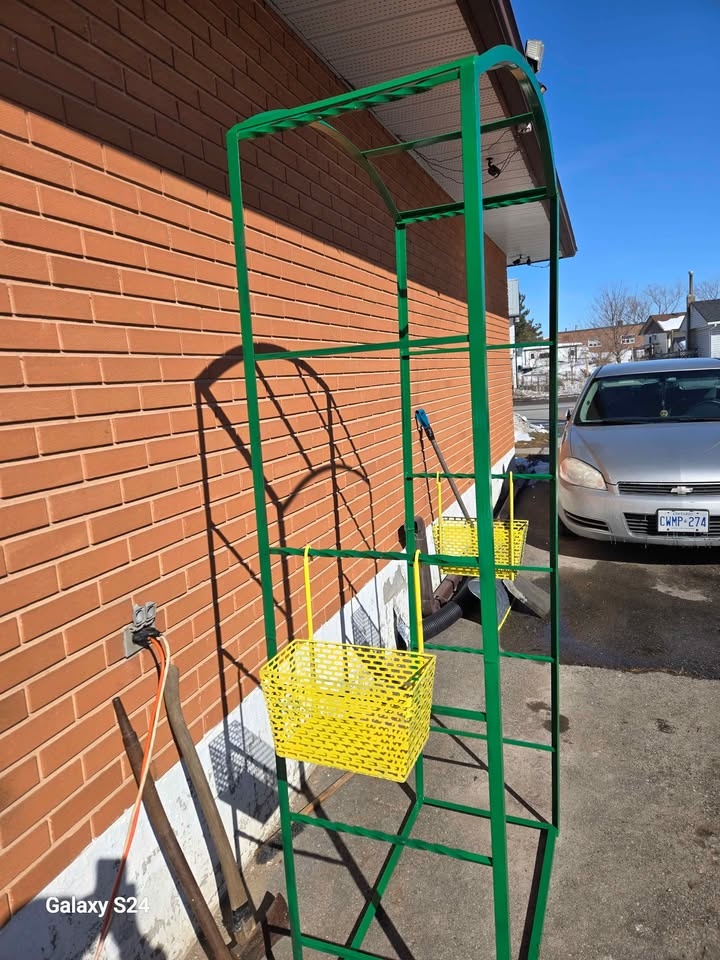 Sturdy Metal Garden Arbor / Trellis with Hanging Planter Baskets - photo 2