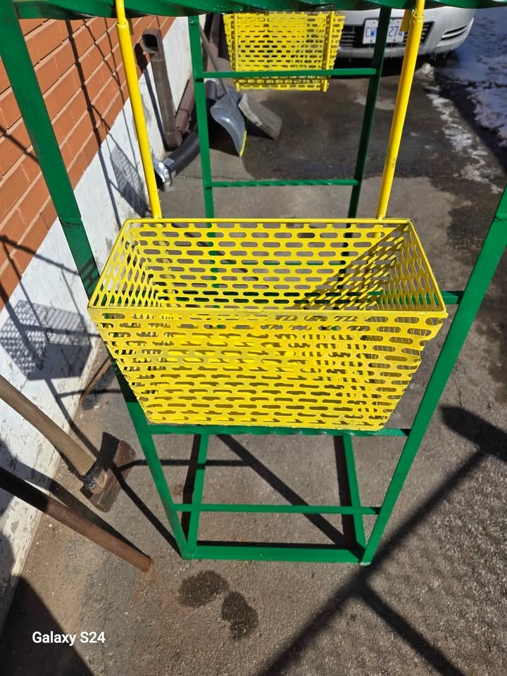 Sturdy Metal Garden Arbor / Trellis with Hanging Planter Baskets - photo 3