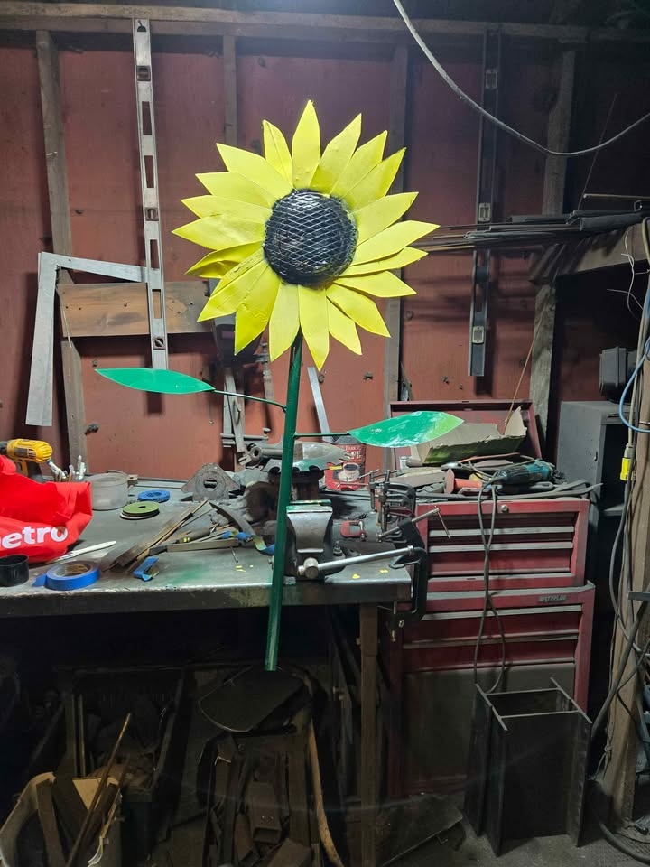 Handcrafted Giant Metal Sunflower - Recycled Garden Art - photo 2