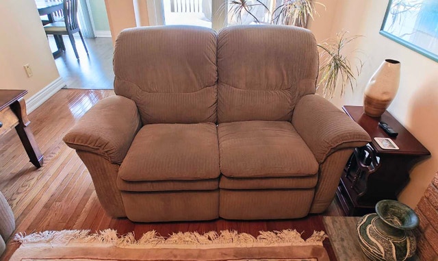 2 pc. La-Z-Boy Reclining Sofa and Loveseat Set - photo 3