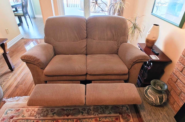 2 pc. La-Z-Boy Reclining Sofa and Loveseat Set - photo 4