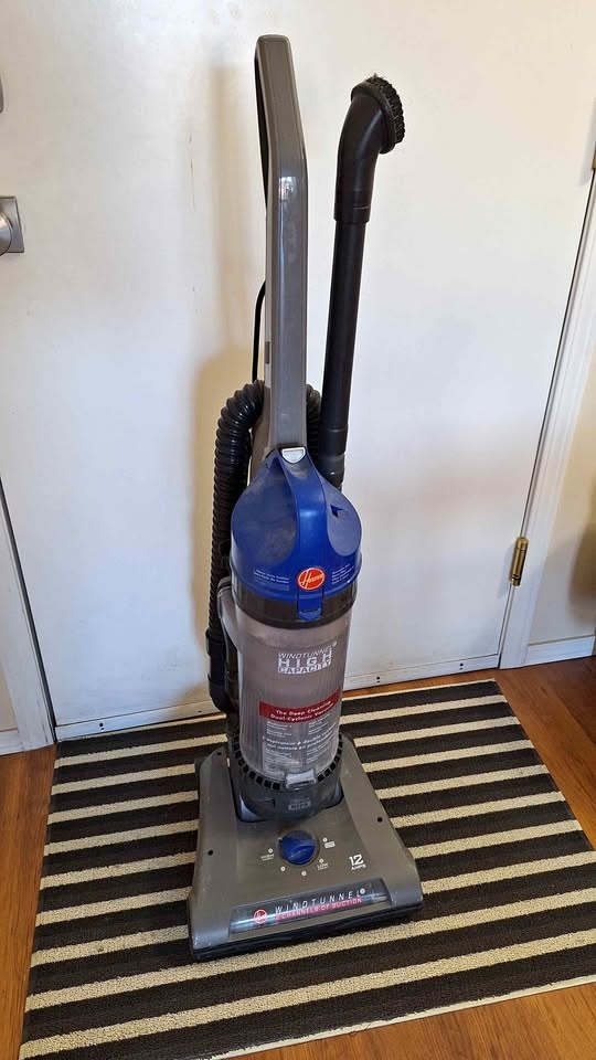 Hoover WindTunnel High Capacity Vacuum