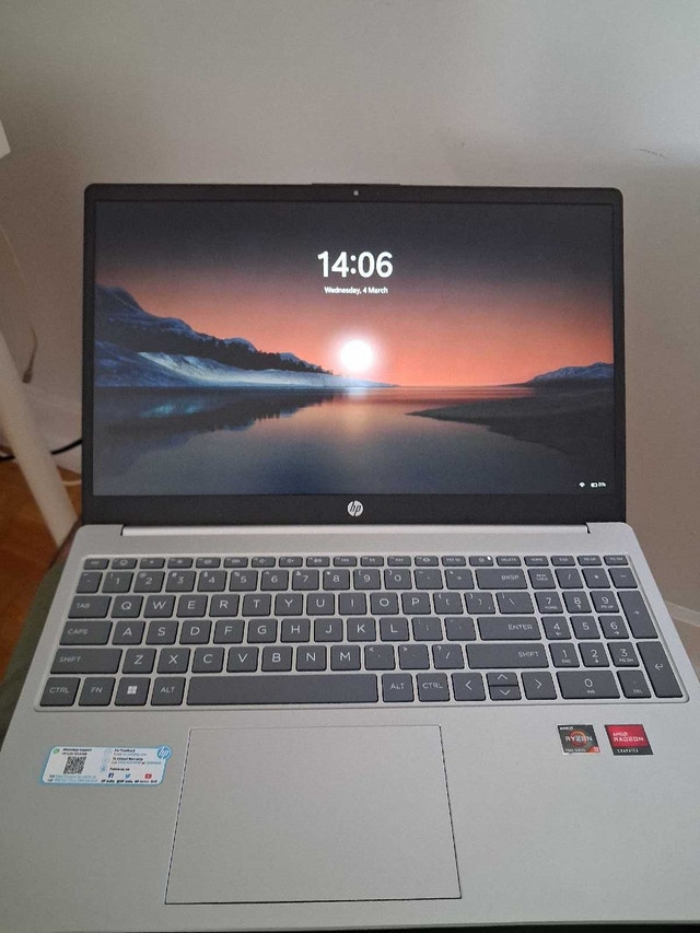 HP 15 inch Laptop - Rarely Used - photo 2