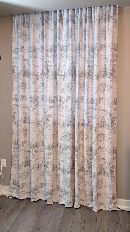 Floorlength Drapes/Curtains (2 panels, white and gray)