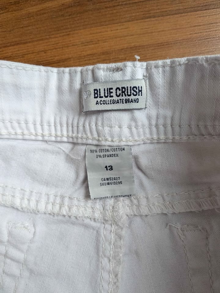 Women's white denim shorts - photo 4