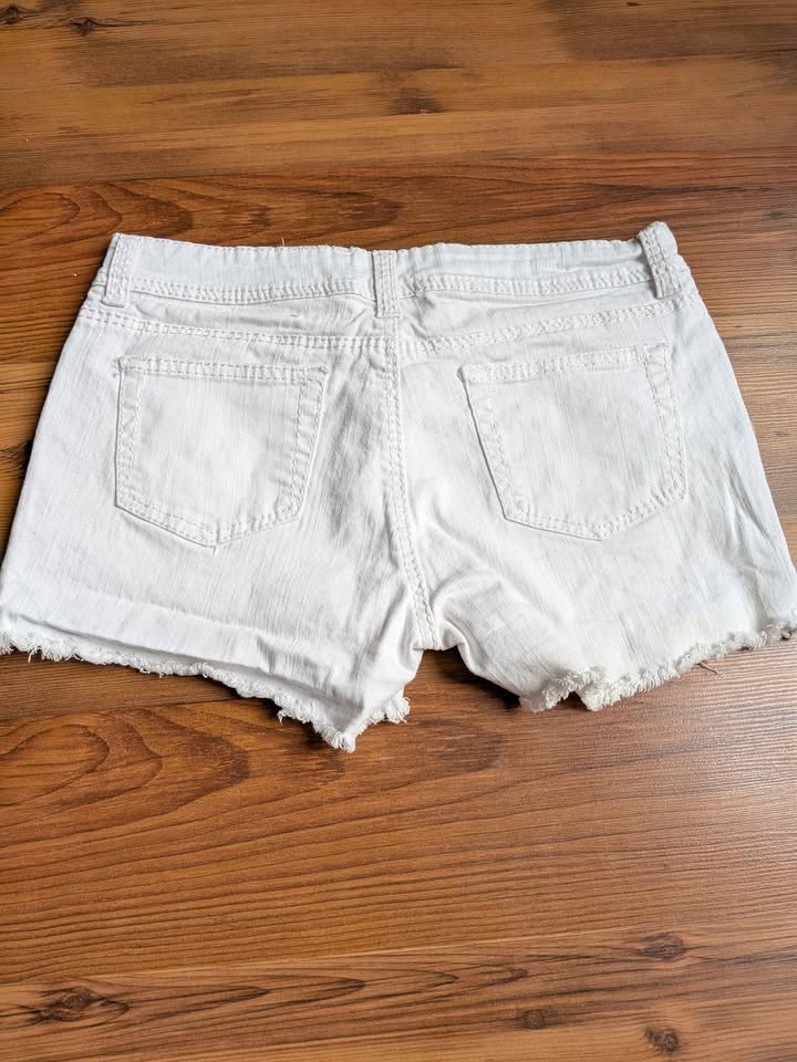 Women's white denim shorts - photo 5