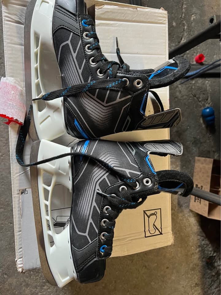 Bauer Youth Skates with Helmet - photo 3