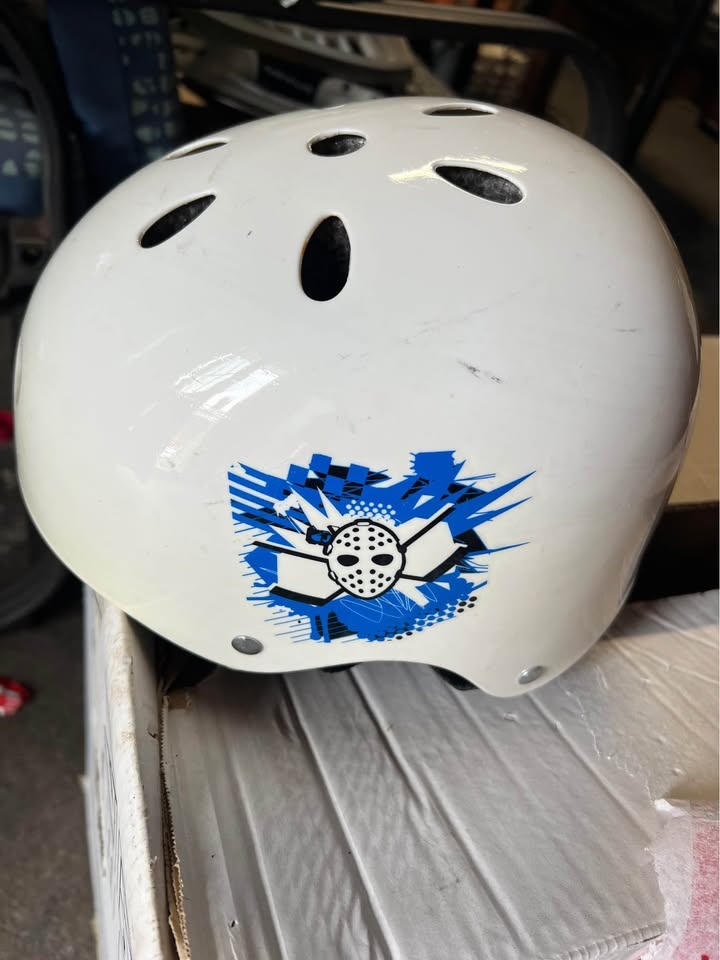 Bauer Youth Skates with Helmet - photo 5